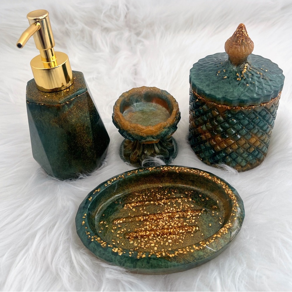Handmade Resin- Elegant Green and Gold Bath Set